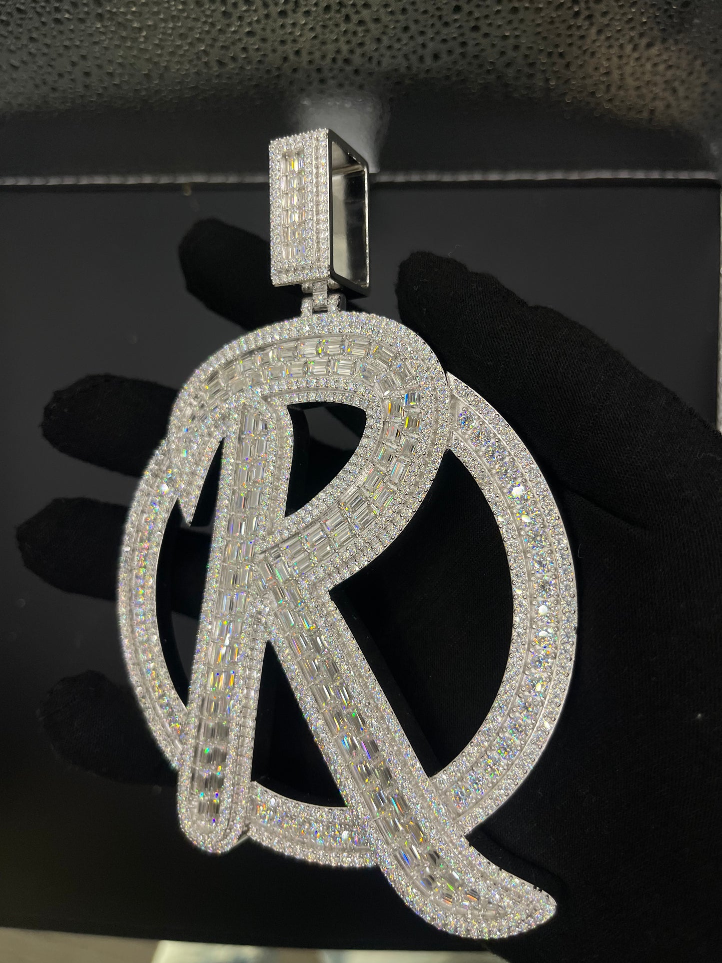 R pendant