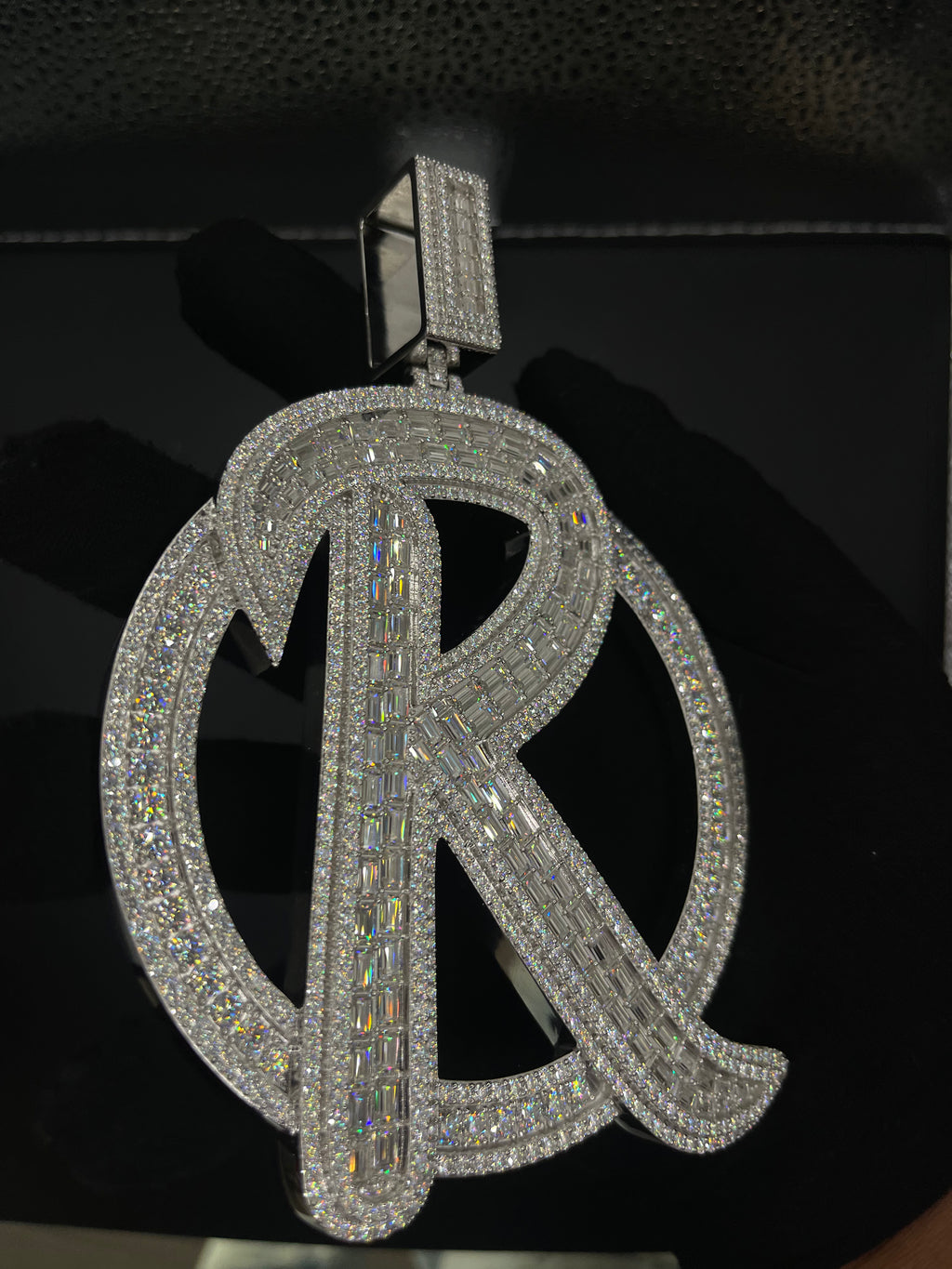 R pendant
