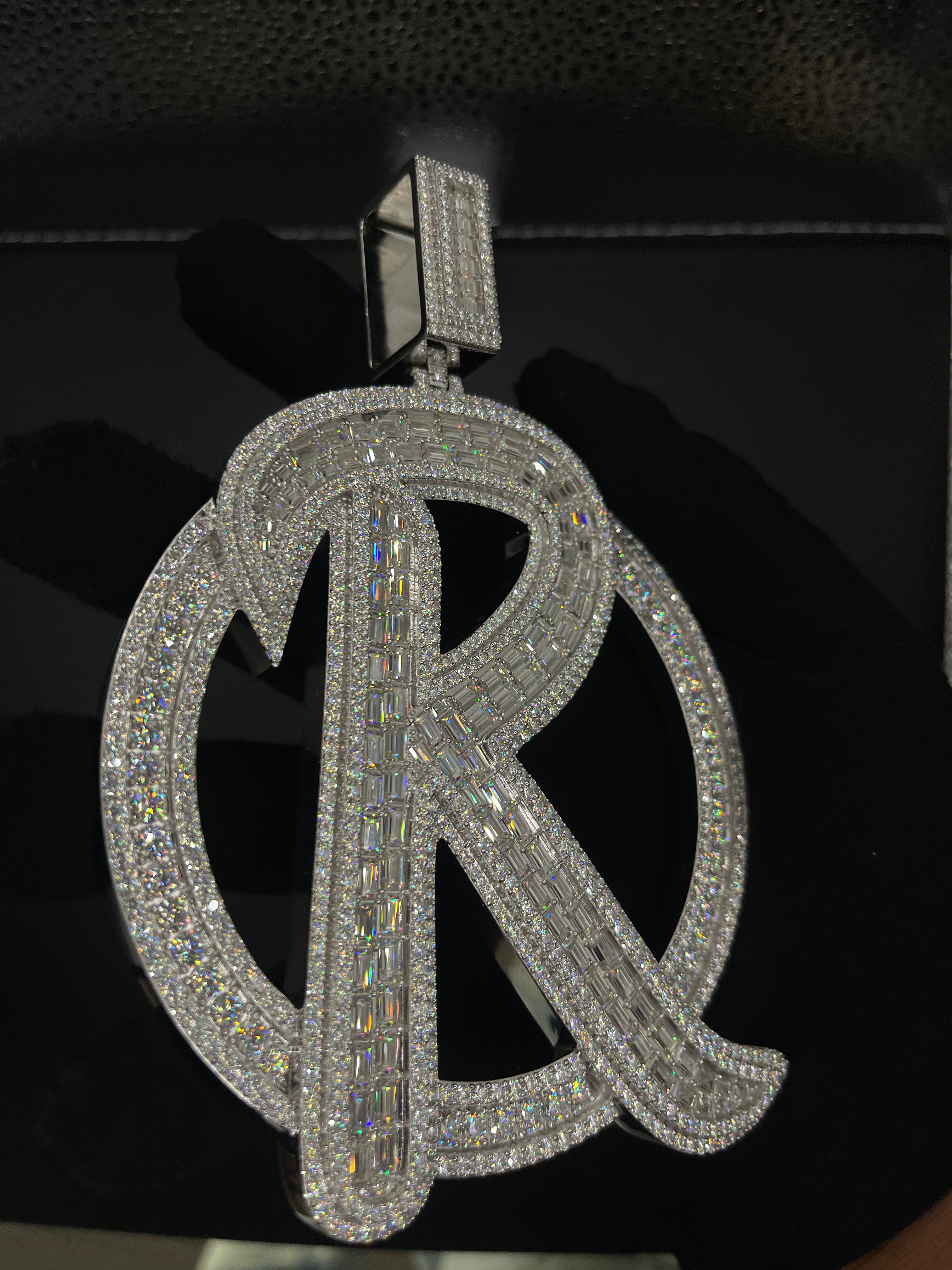 R pendant